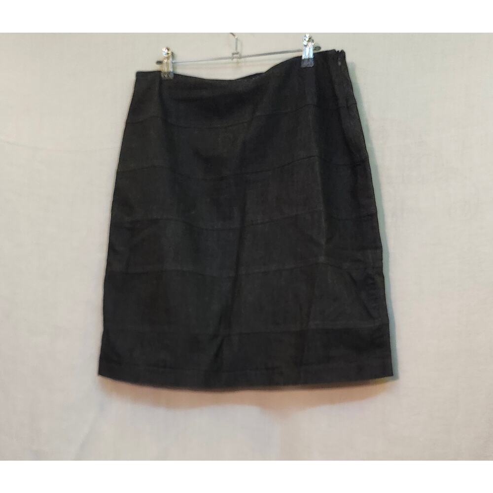 Women's Skirt sz 10 Black Chambray Above Knee Horizontal Pleats Fitted Back Zip